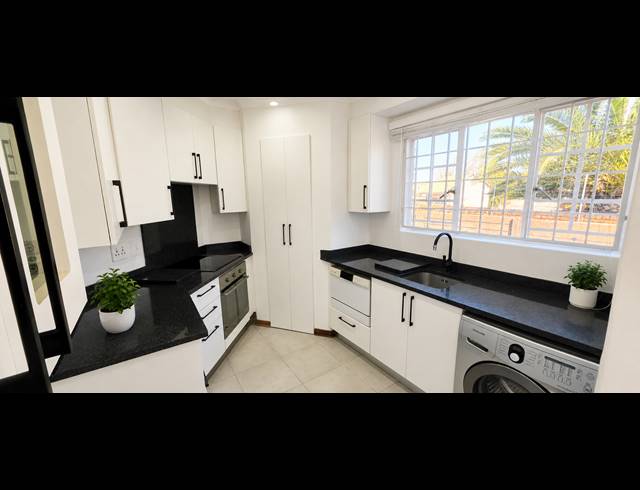 2 BEDROOM TOWNHOUSE FOR SALE IN DIE HOEWES